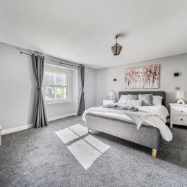 Cosy Apartment above Village Pub