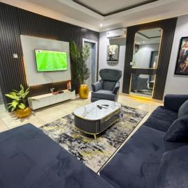 Max Court