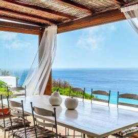 Calma Beach House، فندق في شاطئ إليا