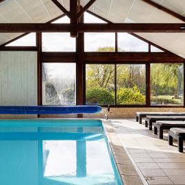 O Gîte Bleu jusqu'à 16 personnes, hotel en Huillé