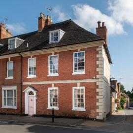 Warwick Centre Townhouse Castle views