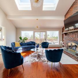 Serene Private Home, Light-Filled, Hot Tub, Deck, hotel v destinácii Chester