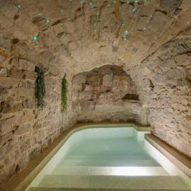 Casa Familiar con Spa、Nalechのホテル