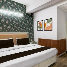 Hotel O Square Residency, hotel en Rājpur