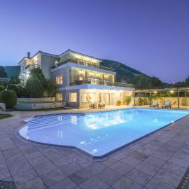 Supreme and Classy Pool Residence