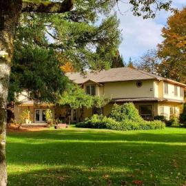 Cedar Wood Lodge Bed & Breakfast Inn, hotel a Port Alberni