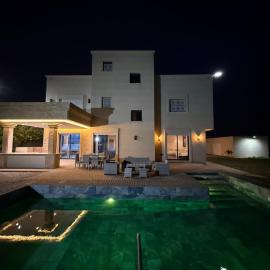 Executive Villa & Pool in Private Olive Estate, hótel í Nador