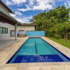 Casa com Piscina e Ar a 700m da Praia de Guaratuba, hotel in Praia Guaratuba
