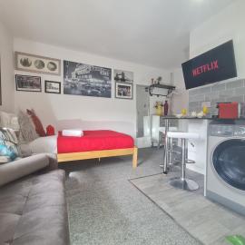 West Street Studios, Free WIFI, FREE Parking, Washer dryer, hotel in Banbury
