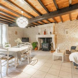 Gite Les Hauts De L'estuaire, hotel in Boutenac