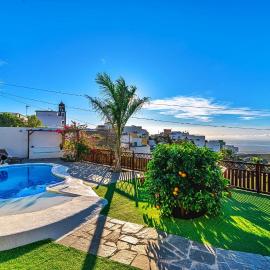 Casa Bernarda with Heated Pool, hotel v destinaci La Cisnera