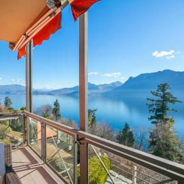 Panorama Lake View Apt + Pool & Beach - Happy Rentals, hotel i Ghiffa