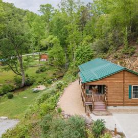 Eagles Nest · Eagles Nest, Creekside with firepit