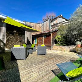 La Cyprienne - Toit Terrasse, hotel in Saint-Cyprien