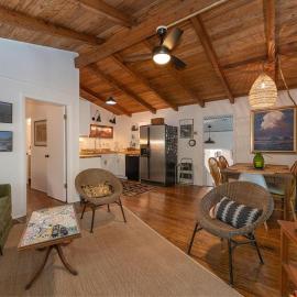 The Deep Forest Green Cottage · The Deep Forest Green Cottage, hotel a Cedar Mountain