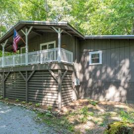 The Deep Forest Green Cottage · The Deep Forest Green Cottage, hotel em Cedar Mountain