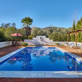 Casa Cruz Resort, hotel din Iznájar