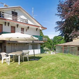 Appartamento immerso nel verde, hotel in Lanzo dʼIntelvi