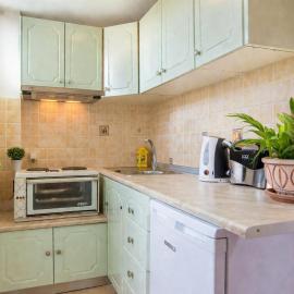32sq Apartment with Balcony, hotel in Vlachopoulátika