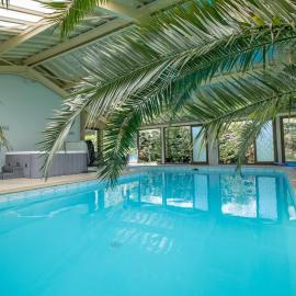 Gite Piscine et Jacuzzi intérieurs