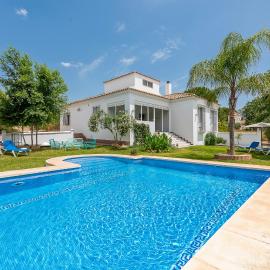 Casa Rural Dehesa de las Yeguas, hotel in La Puebla de Cazalla