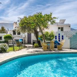 El Nido holiday cottage with pool
