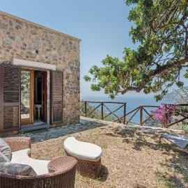 Romantico casale di lusso con Spa โรงแรมในกองกาเดมารีนี