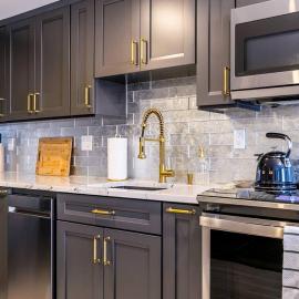 Charming Ptown Condo - Walk to Beach, Parking, AC, מלון בפרובינסטאון