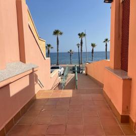 El faro, hotel u gradu Adra