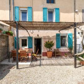 La maison d'à côté, hotel a Carpentras
