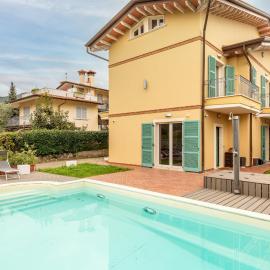 Relax in Villa - Versilia，馬薩的飯店