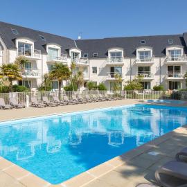 Beg Meil centre, 300 m de la plage