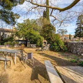 Gîte Acacia - Domaine De L'enclos، فندق في Mireval