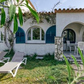 Art- Apartamentos Revilla Tacke F, Hotel in Empuriabrava