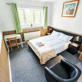 Azalea Studio - Self Contained One-Bed Studio Flat