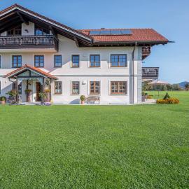 5 Sterne Ferienwohnung Sissi, hotel di Übersee