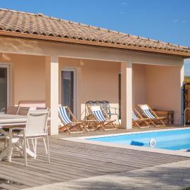 Villa M Vallon Pont d'arc, hotel in Vallon-Pont-dʼArc