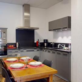 Appartement Rénové, 3 Ch. avec Parking Privé, Hyper-Centre Colmar - FR-1-744-36