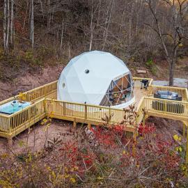 Romantic Geodesic Dome Hot Tub Under the Stars, Hotel in Pipestem