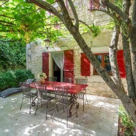Jolie maison au charme provençal, Hotel in Tarascon