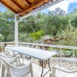 The Green Cottage 2، فندق في Plátonas