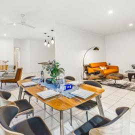 Luxe Casa North Lakes - Luxury 4BR Residence