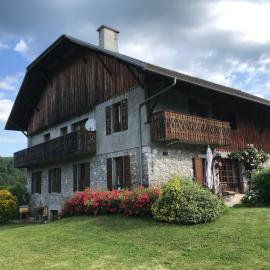 Séjour dans ferme de 1876, Hotel in Marignier