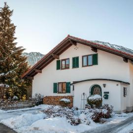 Ferienwohnung Carlina, готель у місті Пфронтен