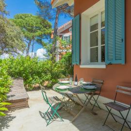 Fréjus में, होटल Chalet au bord de l'eau