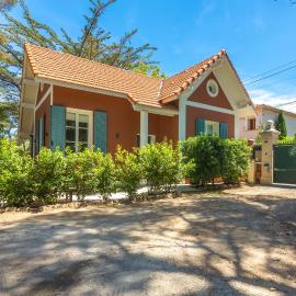 Chalet au bord de l'eau, ξενοδοχείο σε Fréjus