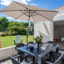 Au milieu des vignes, Hotel in Châteauthébaud