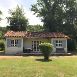 Gite Le Lavoir, hotel di Varaignes