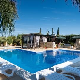 Villa Oasis, hotel in Lora del Río