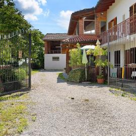 Casa Belvedere, hotel u gradu Doljani